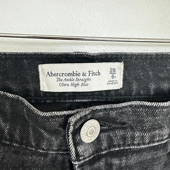 Abercrombie & Fitch Black High Rise Jeans - Picture 3 of 8